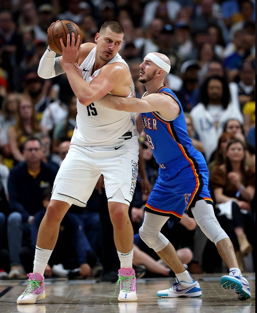 手在发球直 手在发球直